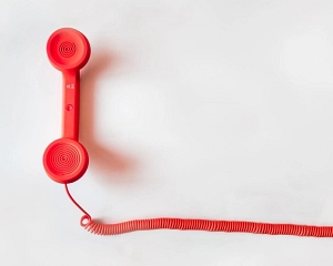 Rotes Telefon mit Schnur&nbsp;&copy;&nbsp;Canva