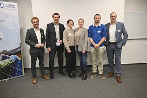 Sechs Personen vor weißem Hintergrund&nbsp;&copy;&nbsp;Marketingszeugs