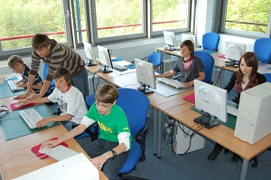 Ohne PC läuft nichts - Schülerinnen und Schüler lernen die Anforderungen der Kreisverwaltung an Hard- und Software kennen.